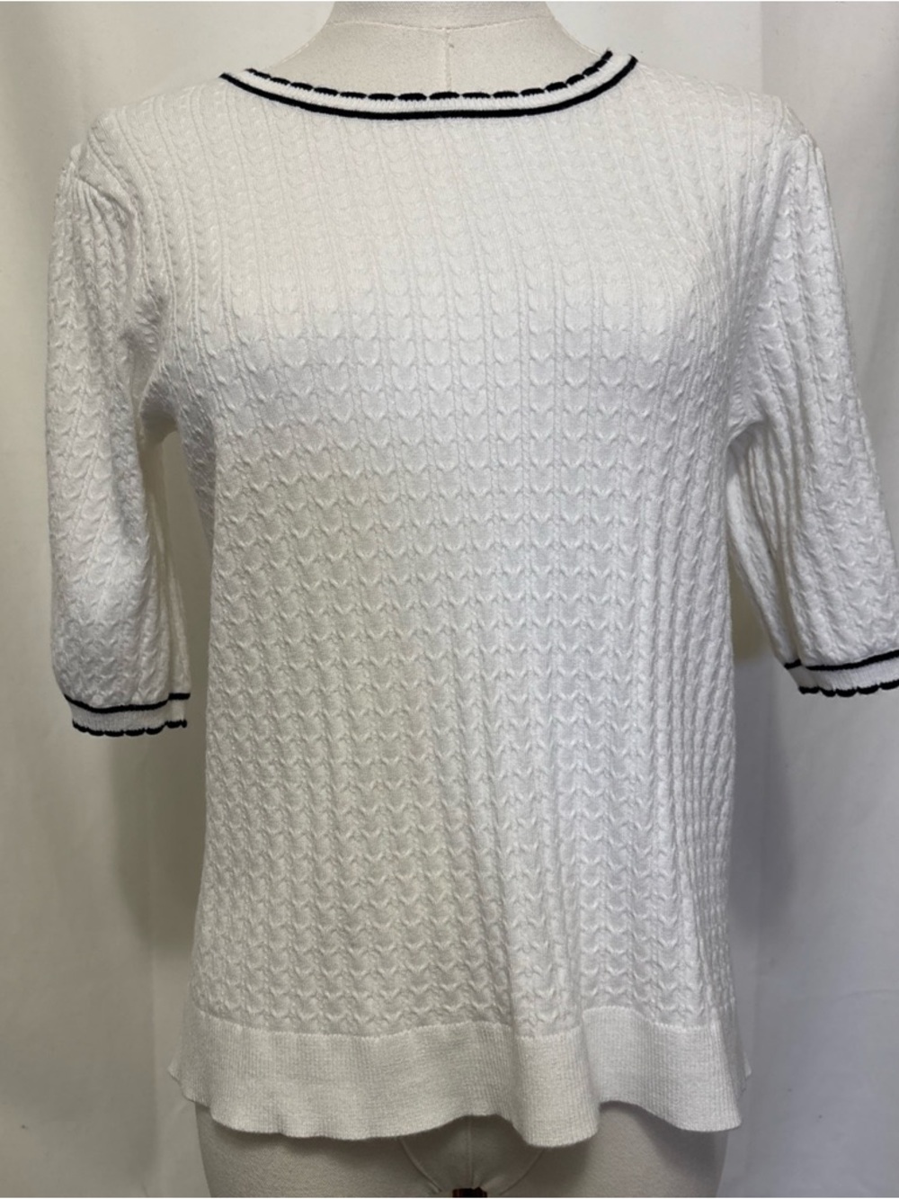 Adrianna Papell White Knit Short-Sleeve Sweater with Black Trim. Size Medium.
